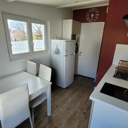 Maisonnette Renovee, Animaux Admis, Parking, 4 Pers - - Fr-1-540-231 *